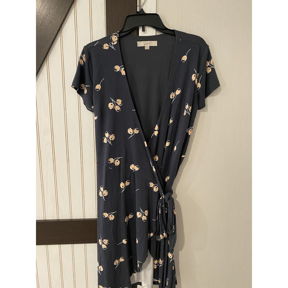 LOFT Women's Cherry Print Short Sleeve V-Neck Knit True Wrap Dress Grey size 6